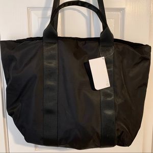 Fabletics: THE DAYTRIP TOTE